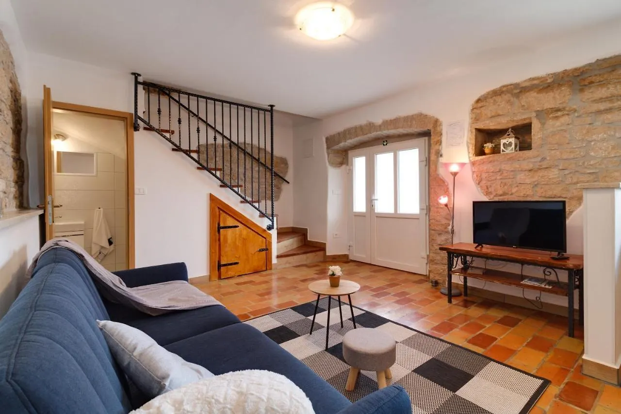 Villa Zoro With A Lovely Garden And A Private Pool In The Middle Of Istria パジン 0*,  クロアチア