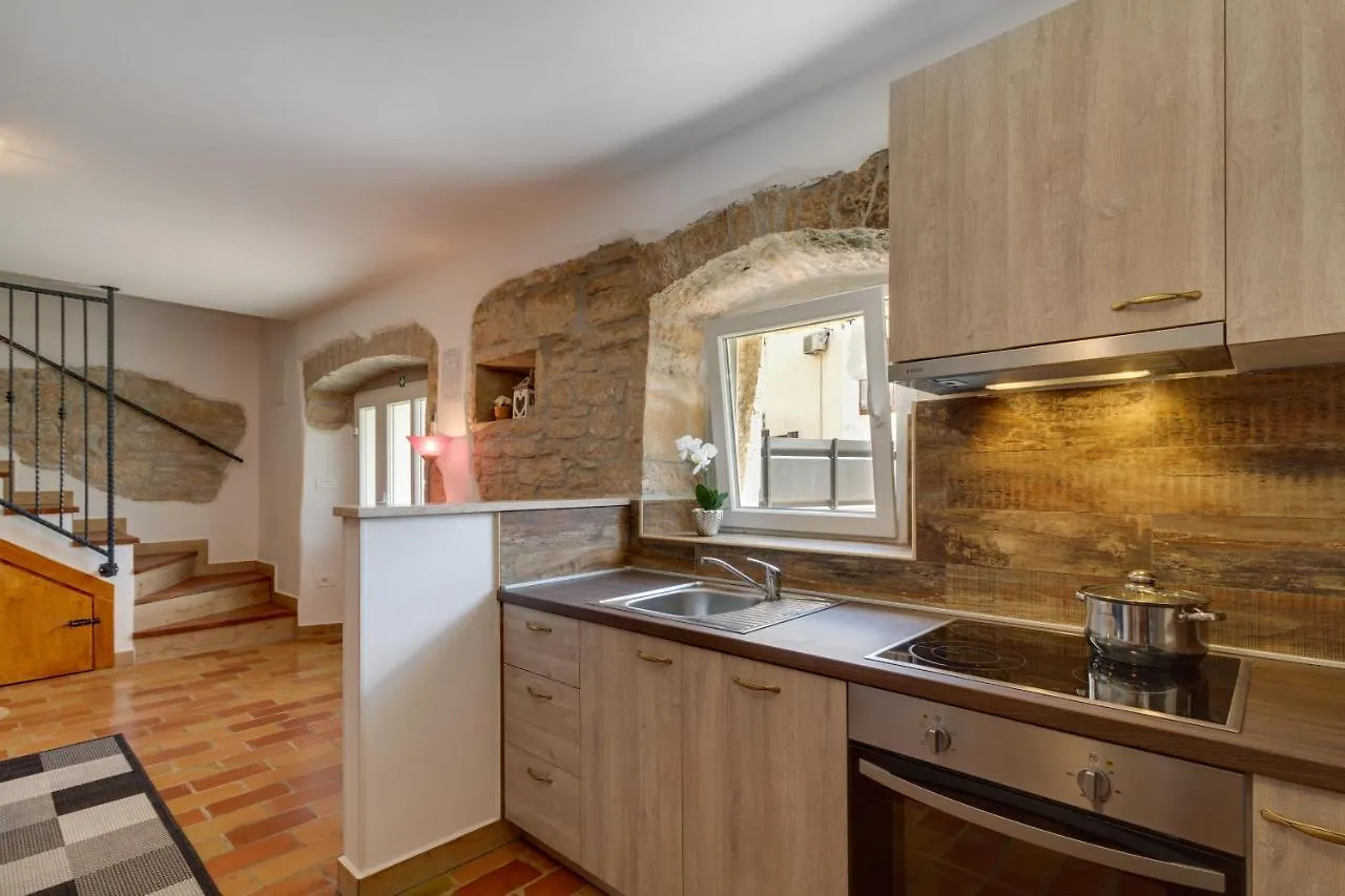 Villa Zoro With A Lovely Garden And A Private Pool In The Middle Of Istria パジン