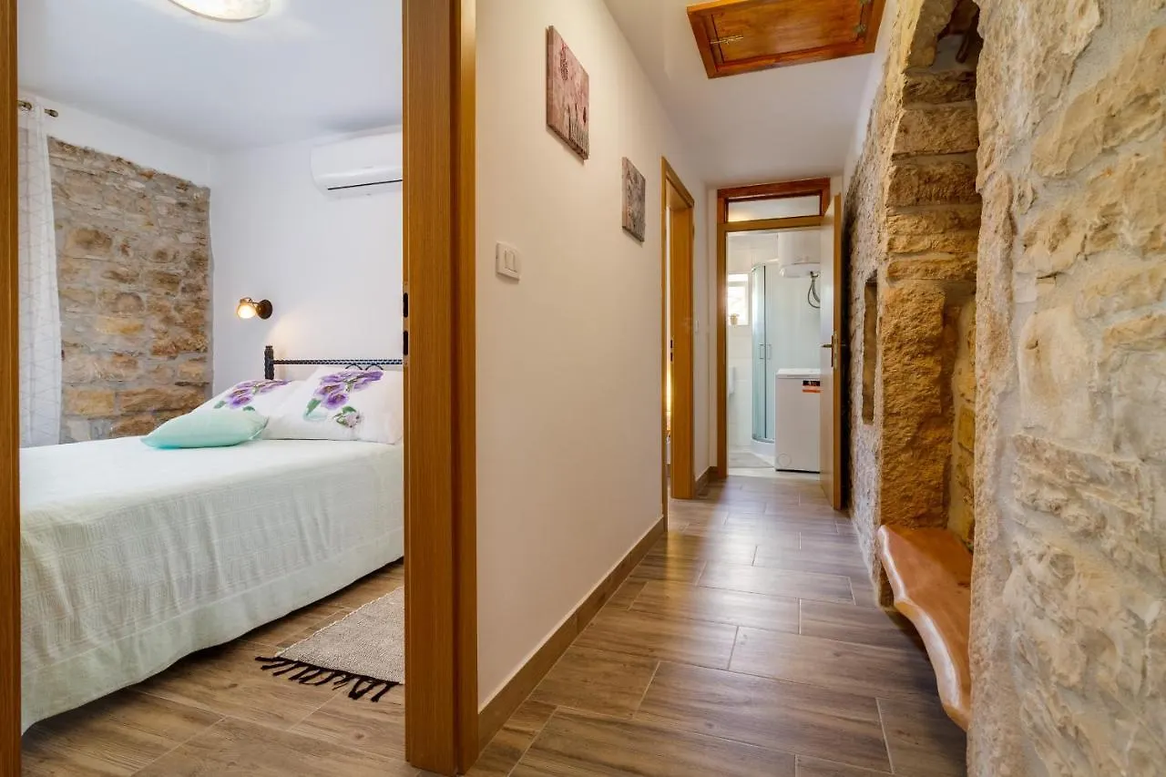 Villa Zoro With A Lovely Garden And A Private Pool In The Middle Of Istria パジン